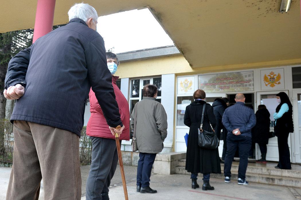 U Nikšiću je do 19 sati glasalo 81,2 posto birača, biračka mjesta se uskoro zatvaraju