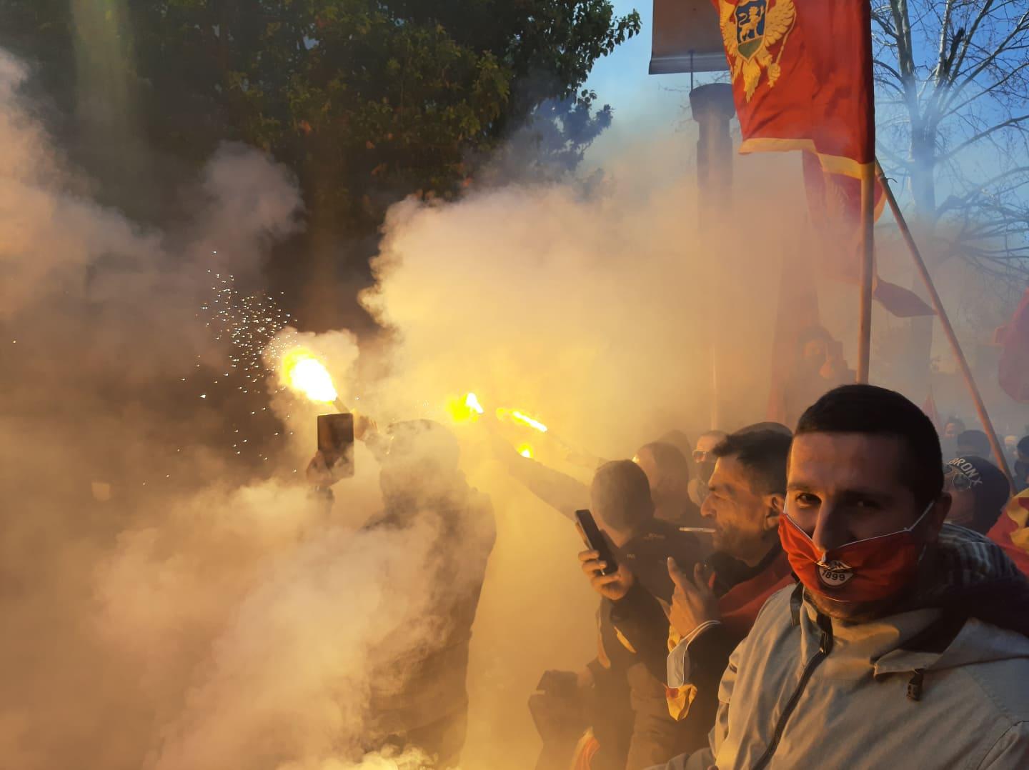 Protesti ispred zgrade Vlade Crne Gore - Avaz