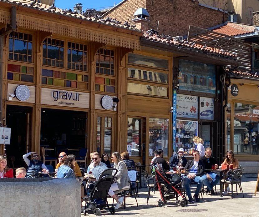 Ulice i kafići u Sarajevu puni - Avaz