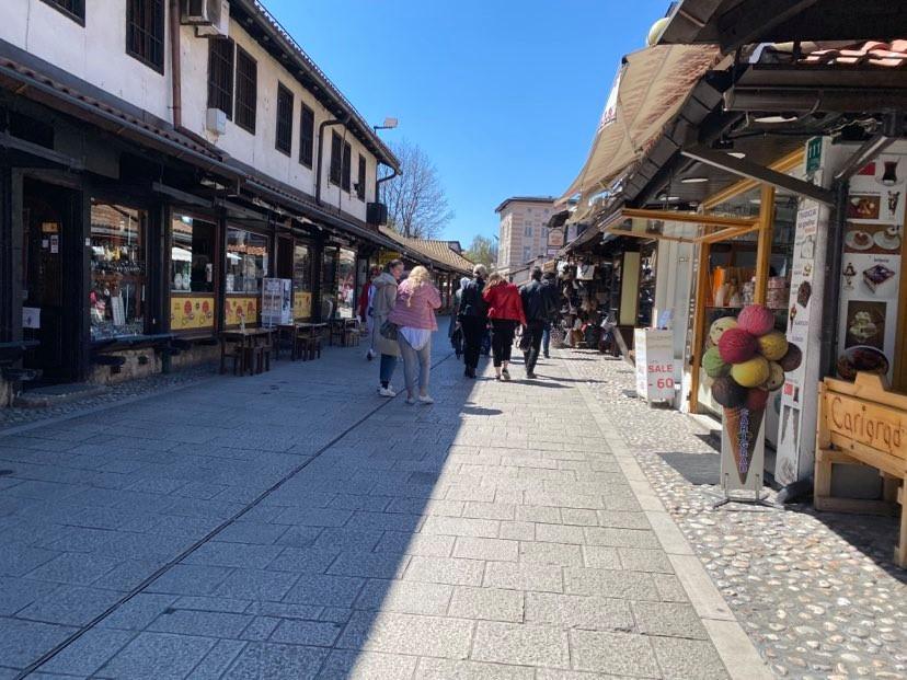 Ulice i kafići u Sarajevu puni - Avaz