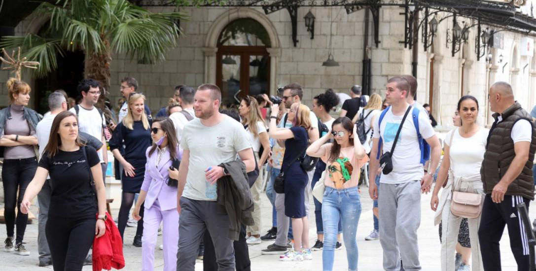 Danas oblačno, prije podne mogući lokalni pljuskovi