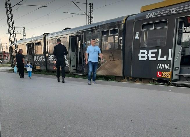 Na licu mjesta: Migrant na Ilidži skočio na vozača tramvaja i počeo ga udarati