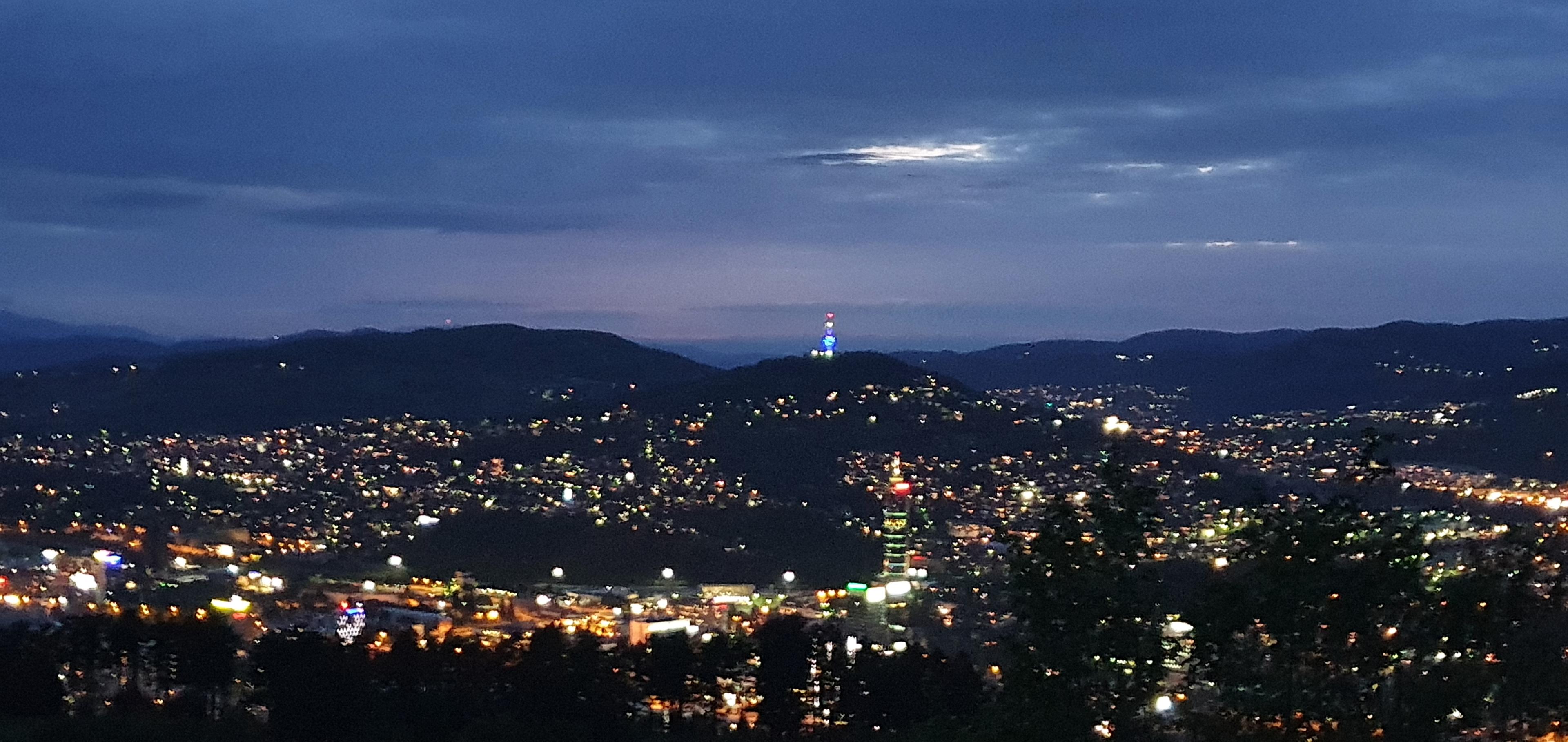 Fascinantan pogled večeras na Sarajevo s Trebevića