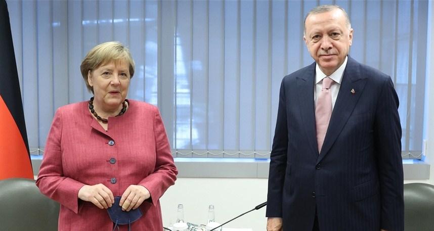 Erdoan se na marginama NATO samita sastao s Merkel