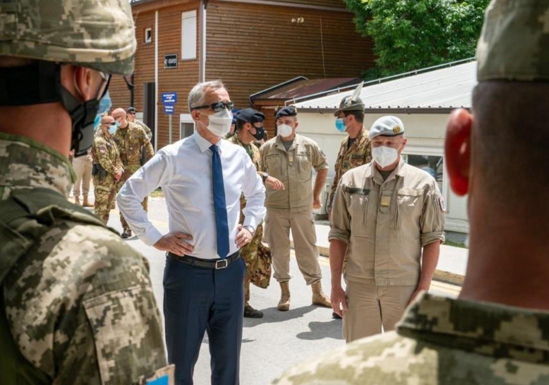 Jens Stoltenberg na Kosovu: Pronaći političko rješenje sa Srbijom