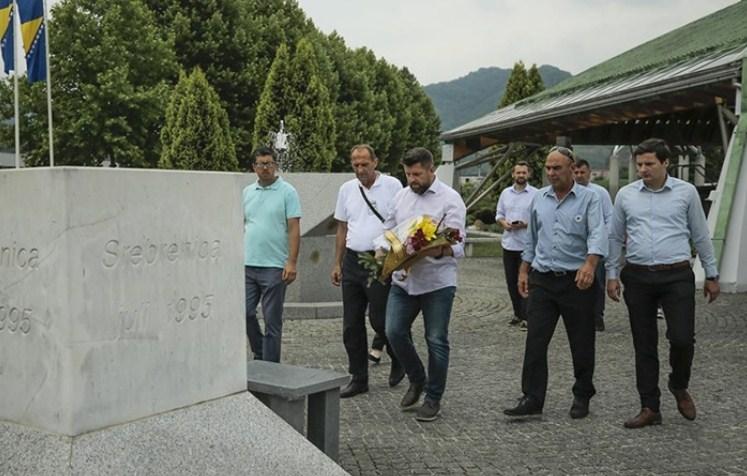 Odbornici položili cvijeće - Avaz