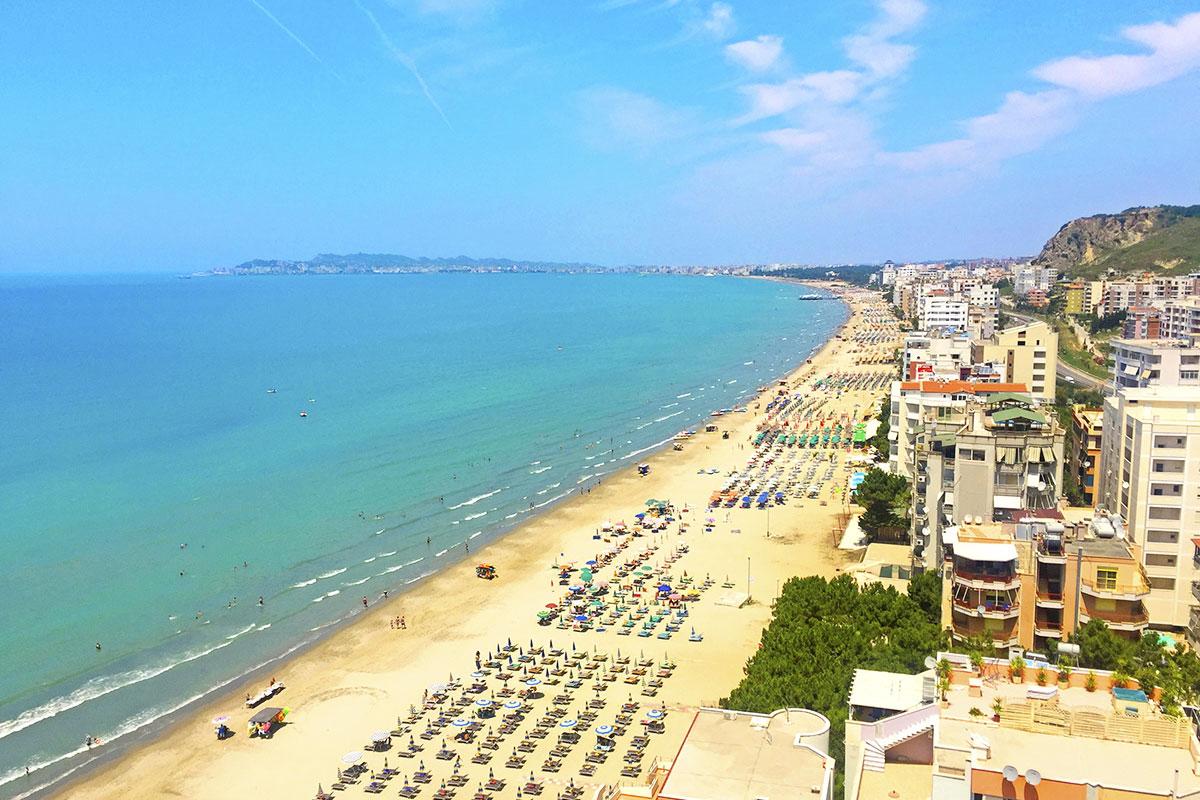 Drač je trenutno najveća i najpopularnija plaža u Albaniji - Avaz