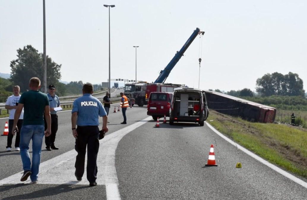 Slavonski Brod: Poginulo devet putnika i vozač, u autobusu bilo i djece