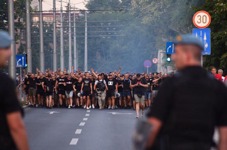 Sretno Rođeni: Navijači Veleža u sjajnom korteu sarajevskim ulicama stigli na stadion Grbavica