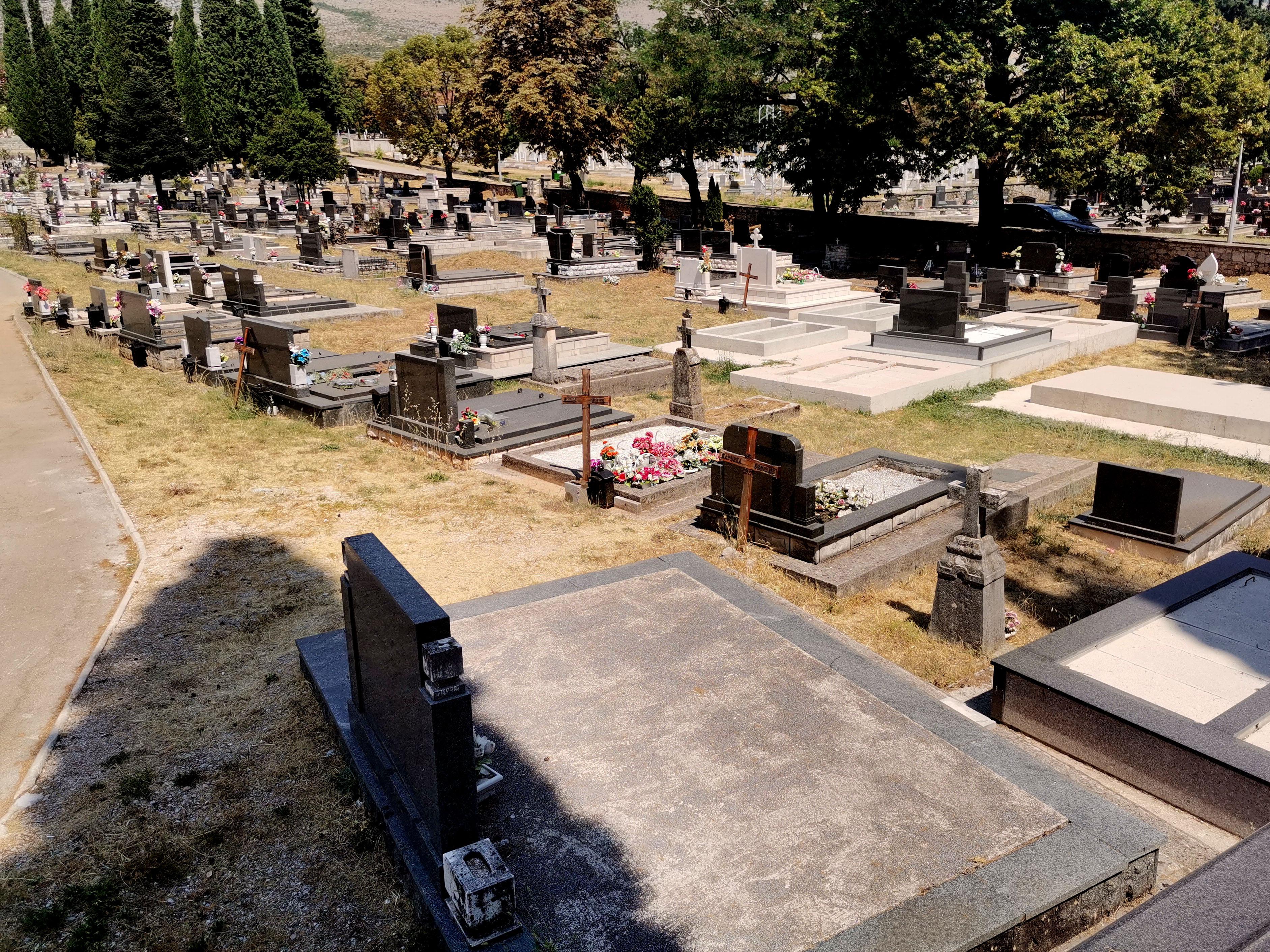 Na gradskim grobljima građani "zaboravljaju" platiti obaveznu naknadu