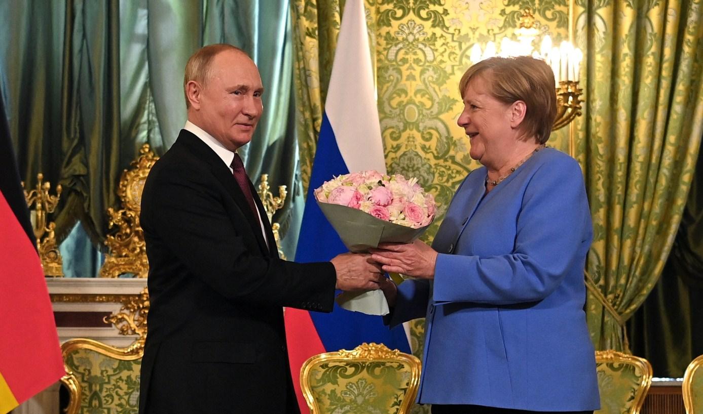 Vladimir Putin i Angela Merkel - Avaz