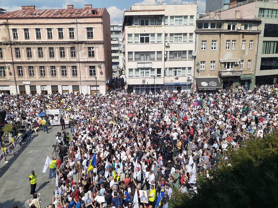 Hiljade građana iz cijele države stiglo u Sarajevo - Avaz