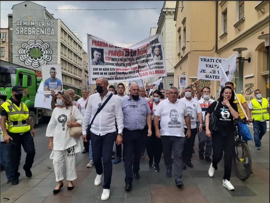 Muriz poveo građane u dostojanstvenu šetnju do Trga BiH - Avaz