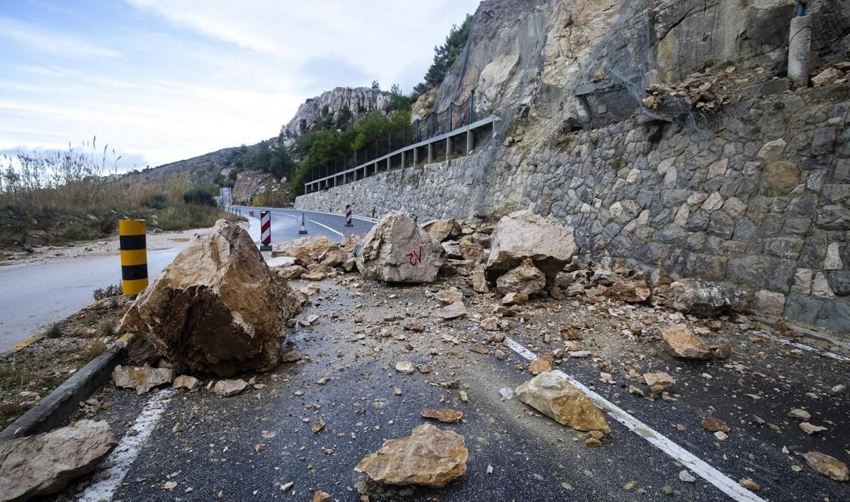 Stanje na putevima u BiH: Učestali odroni, savjetuje se opreznija vožnja