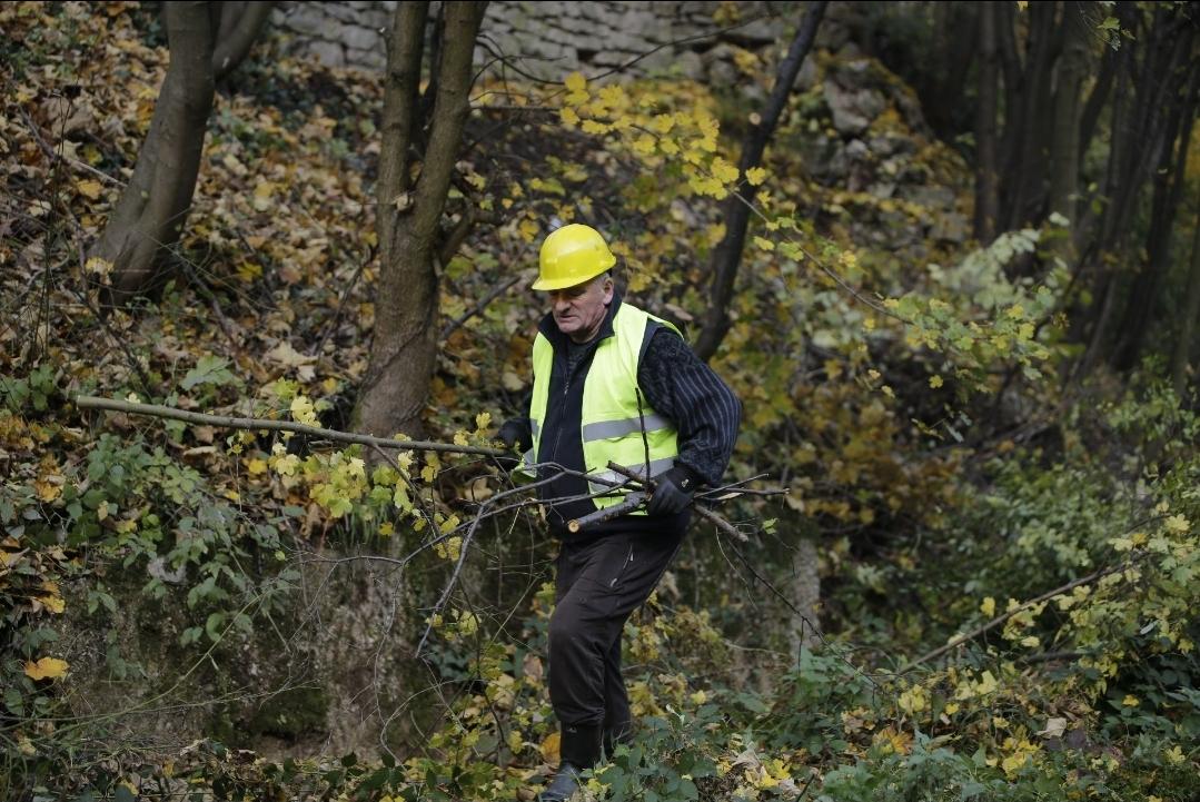 Počelo čišćenje korita i obala Miljacke od Bentbaše do ušća Mošćanice: Načelnik Hadžibajrić obišao radove - Avaz