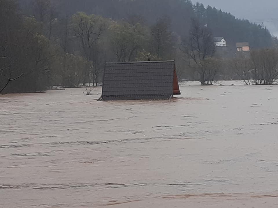 Kijevo pod vodom - Avaz