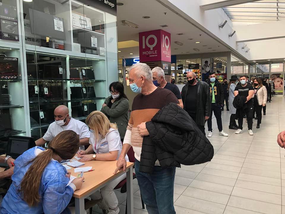 Fotografija s vakcinacije u Grand Centru na Ilidži - Avaz