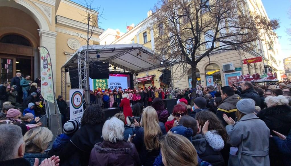 "Novogodišnji ulični festival Sarajevo" počeo uz bubnjeve i dječiji hor