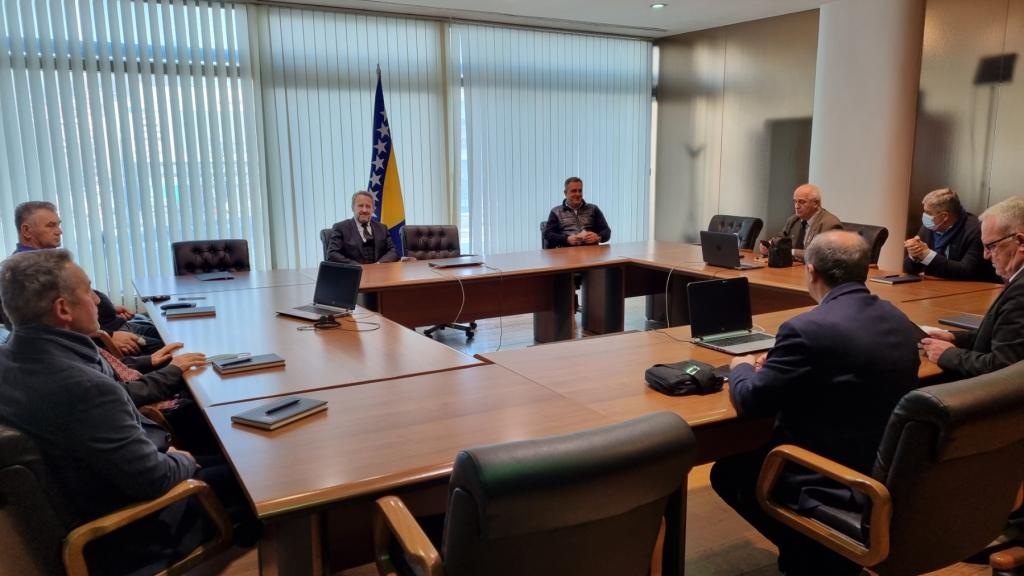 Izetbegović se sastao sa predstavnicima Udruženja generala BiH: Potrebno je uspostaviti politički front probosanskih stranaka