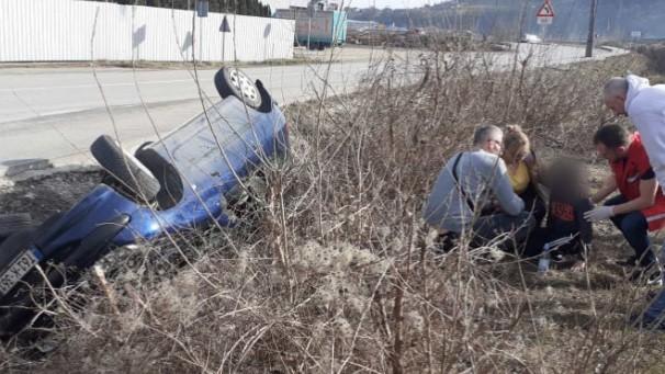 Saobraćajna nesreća kod Visokog: Prevrnuo se automobil, povrijeđeni otac i maloljetni sin