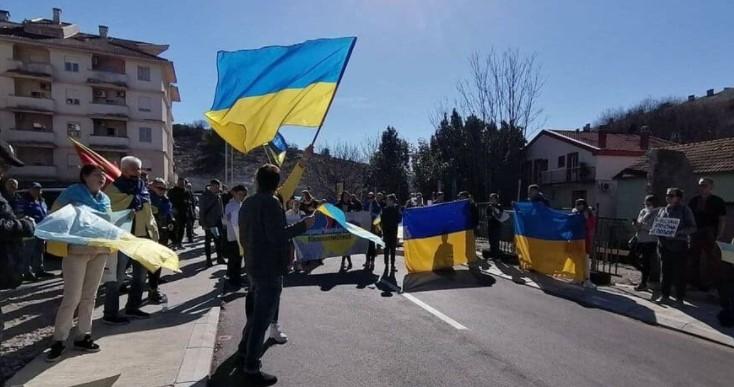 Podgorica: Grupa državljana Ukrajine protestvovala ispred Ambasade Rusije