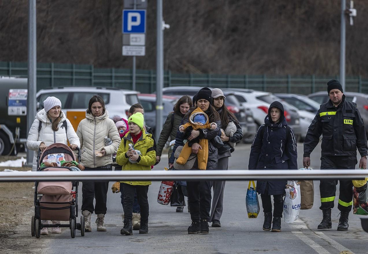 Izbjeglice se kriju u skloništima - Avaz