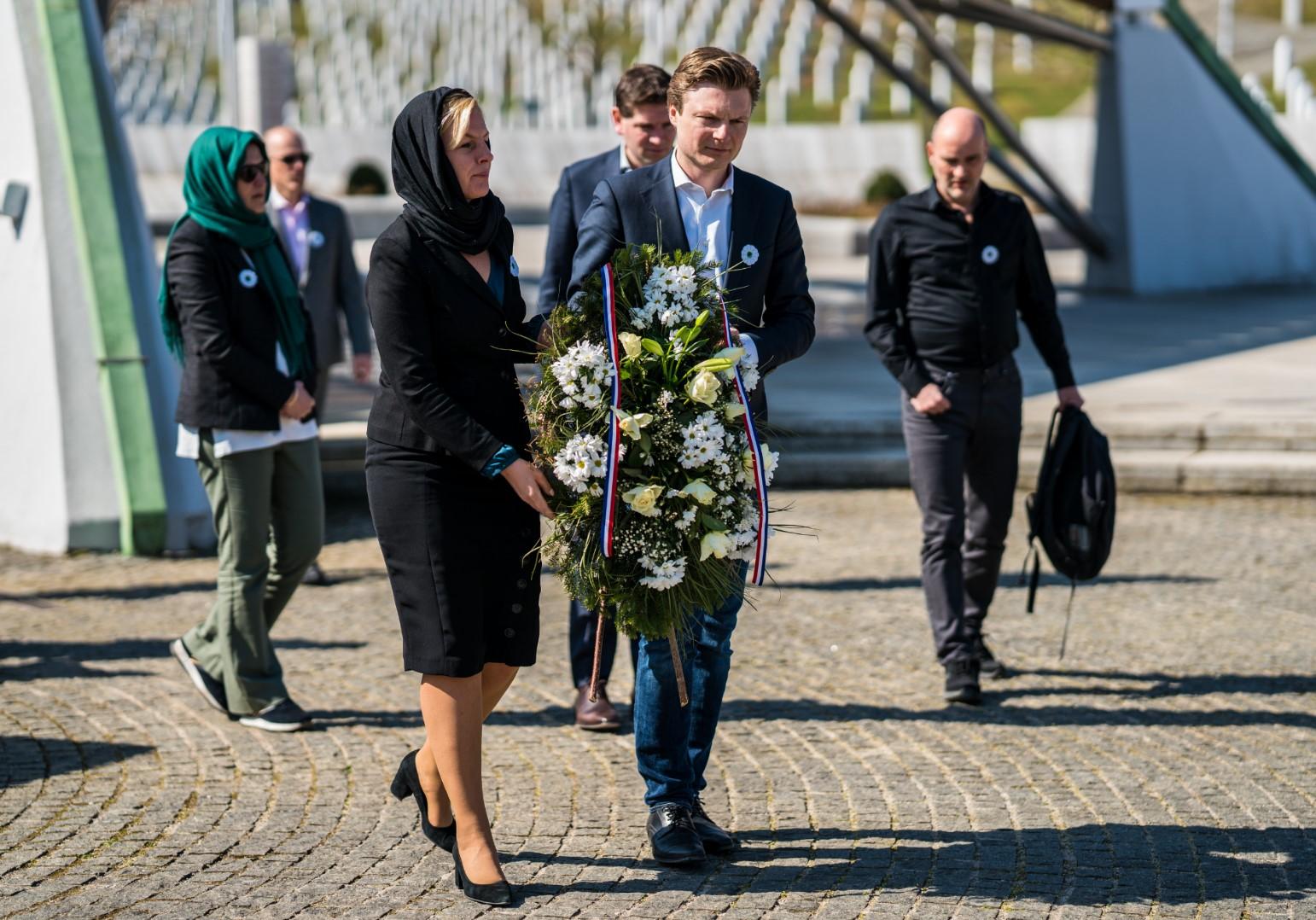 Delegacija nizozemskog parlamenta posjetila danas Memorijalni centar Srebrenica