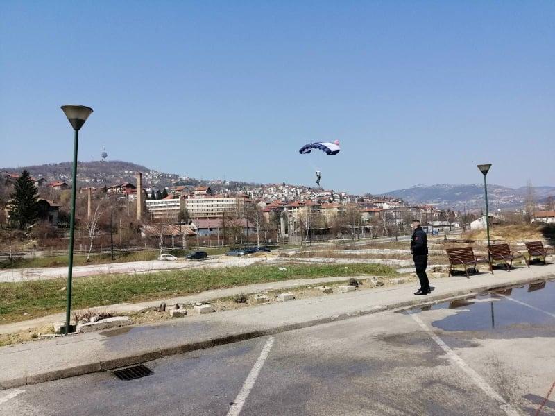 Uhvaćeni u letu nakon skoka s najviše zgrade u regionu - Avaz