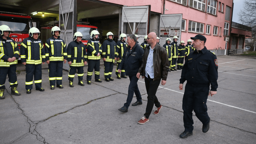 Kasumović prvi iftar uvijek obavi sa vatrogascima - Avaz