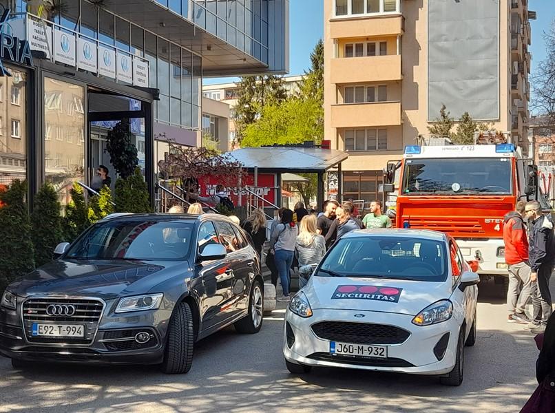 Požar u šoping centru Grbavica: Vatrogasci na terenu, nema povrijeđenih