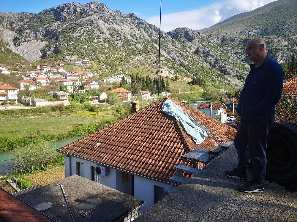 Kuća na koju se sručila ogromna stijena - Avaz