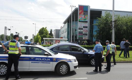 Haos u Zagrebu: Posvađali se u saobraćaju, potom 67-godišnja žena udarila muškarca autom i pobjegla