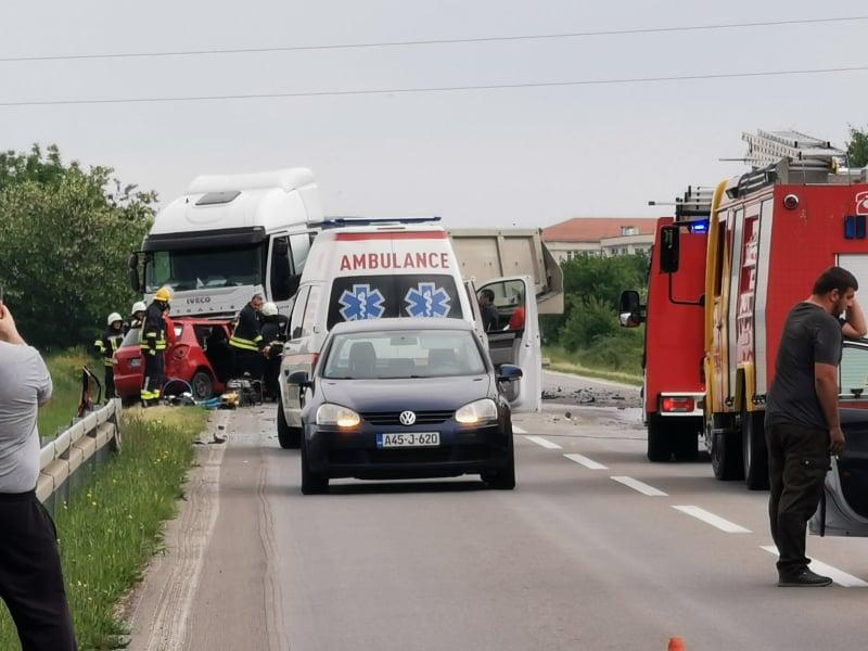 Stravična nesreća kod Bijeljine: Sudar dva vozila i kamiona, strahuje se da ima mrtvih