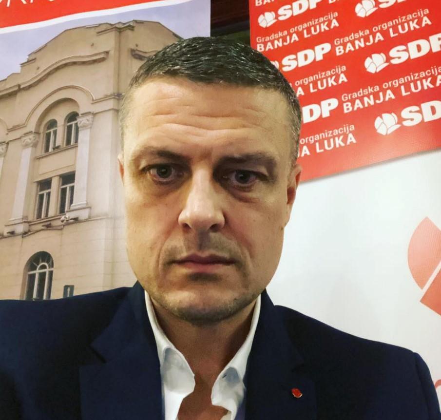 Mijatović: Političari koji su nas uveli u rat traju duže od nekih monarhija