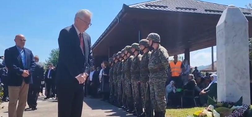 Ambasador Marfi prisustvuje ukopu žrtava kod Bratunca