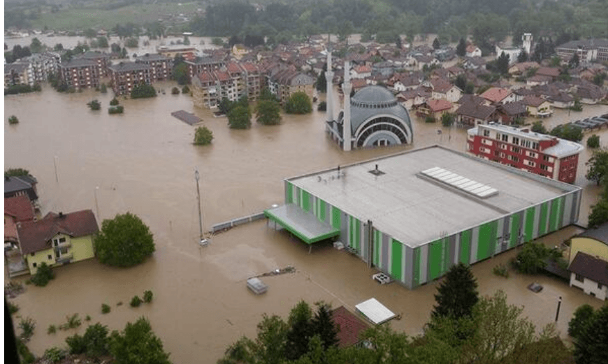 Maglaj za vrijeme poplava 2014. godine - Avaz