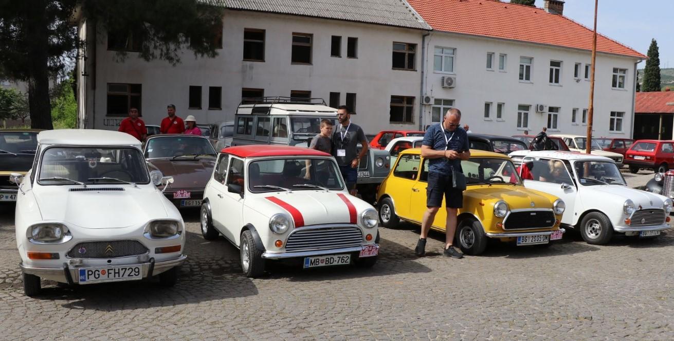 Prvi muzej oldtimera izložio oko 150 automobila starih i do 100 godina