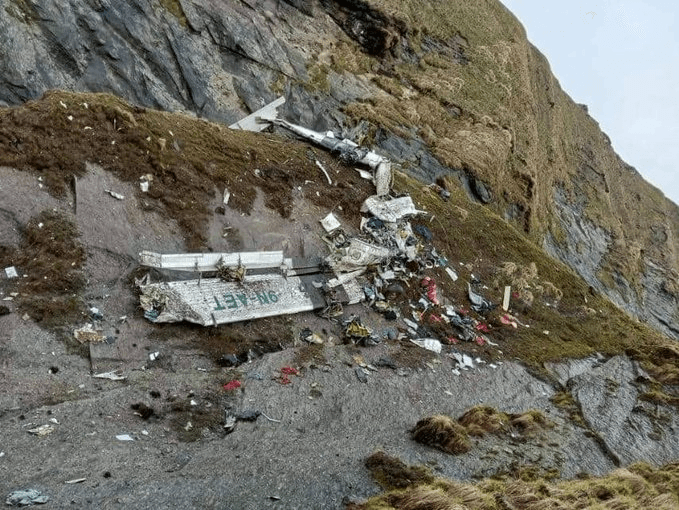 U Nepalu pao avion s 22 osobe, vojska locirala mjesto pada