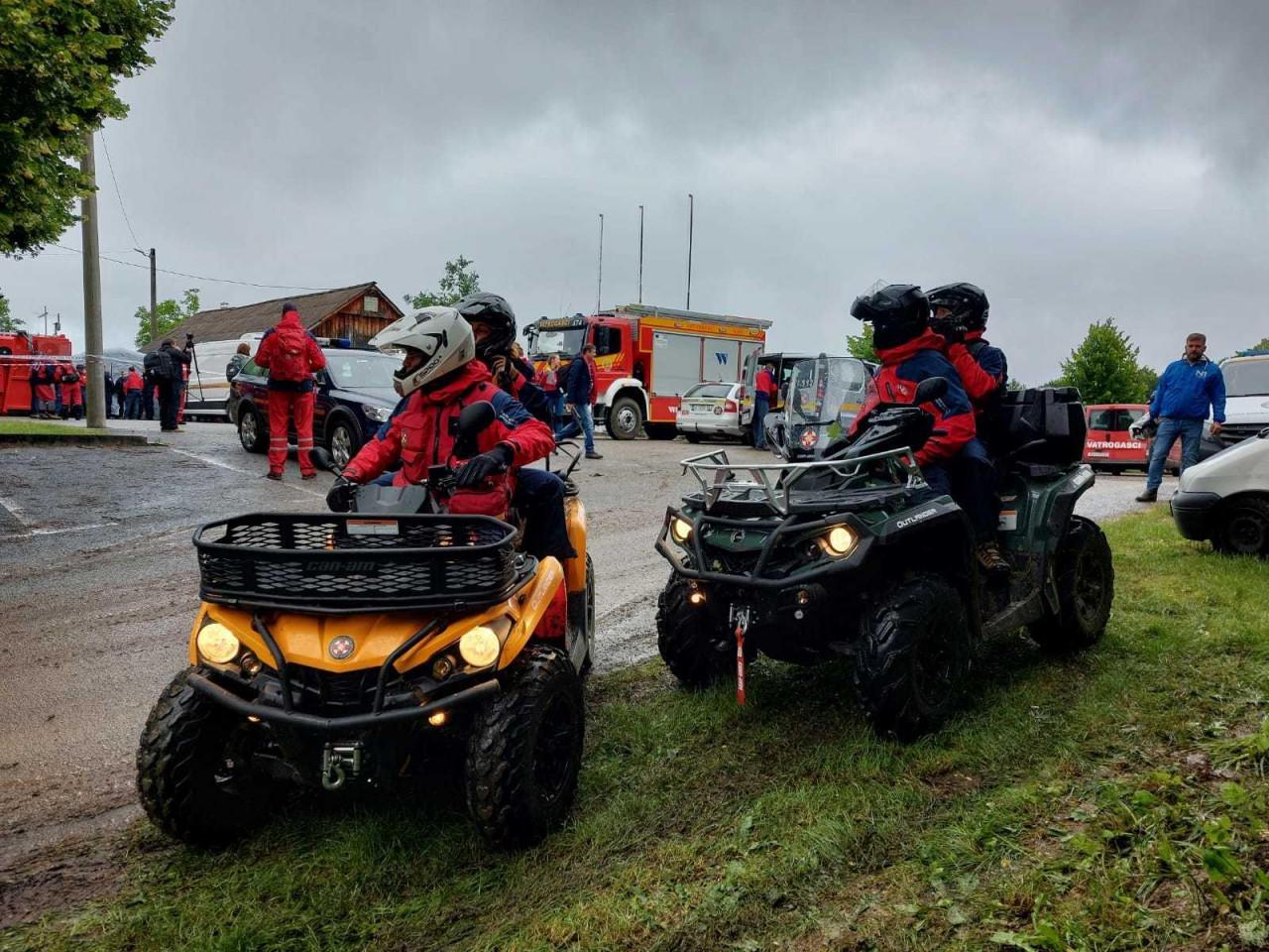 Više od 400 ljudi tragalo za dijelovima aviona - Avaz