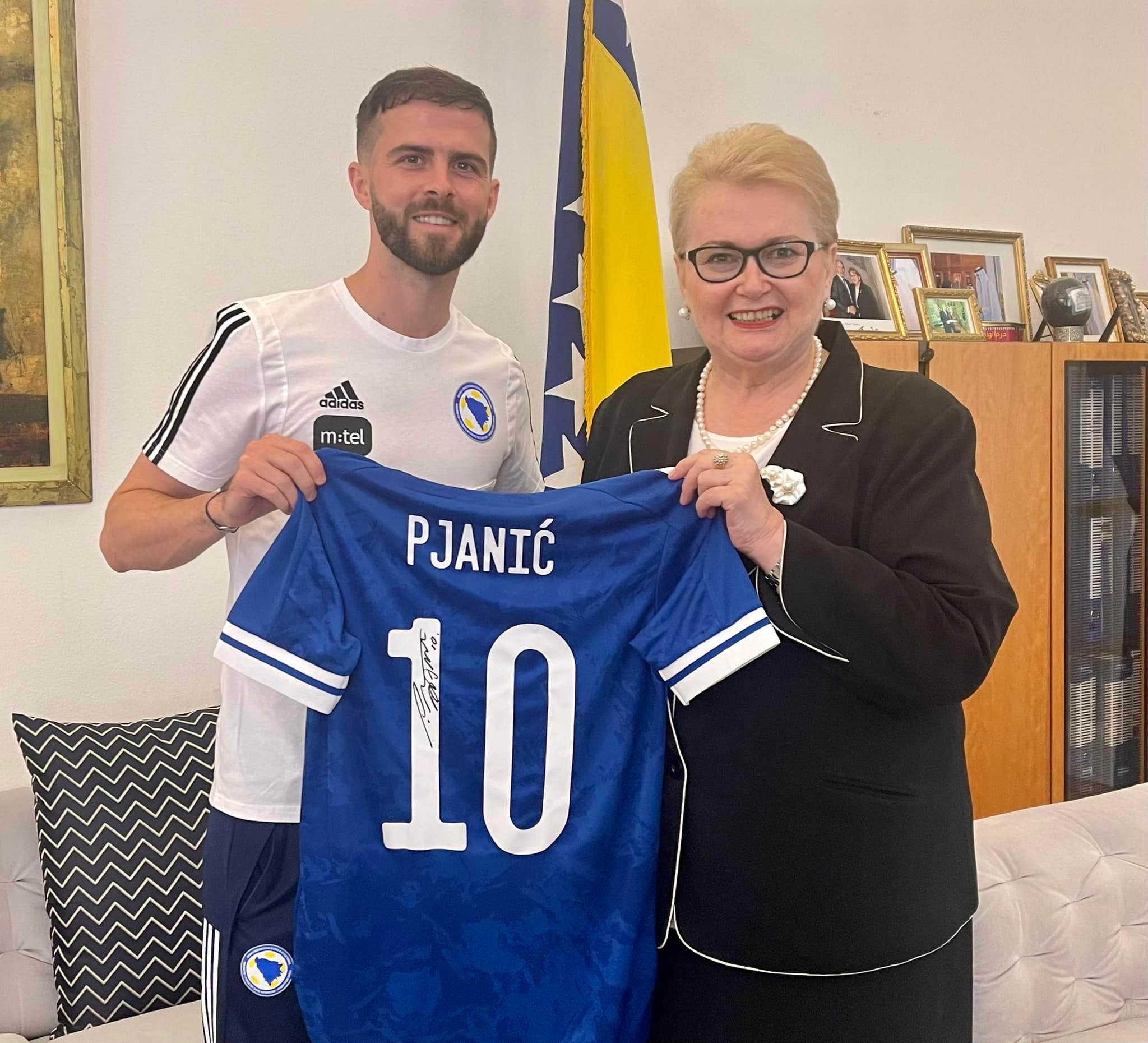 Miralem Pjanić i Bisera Turković - Avaz