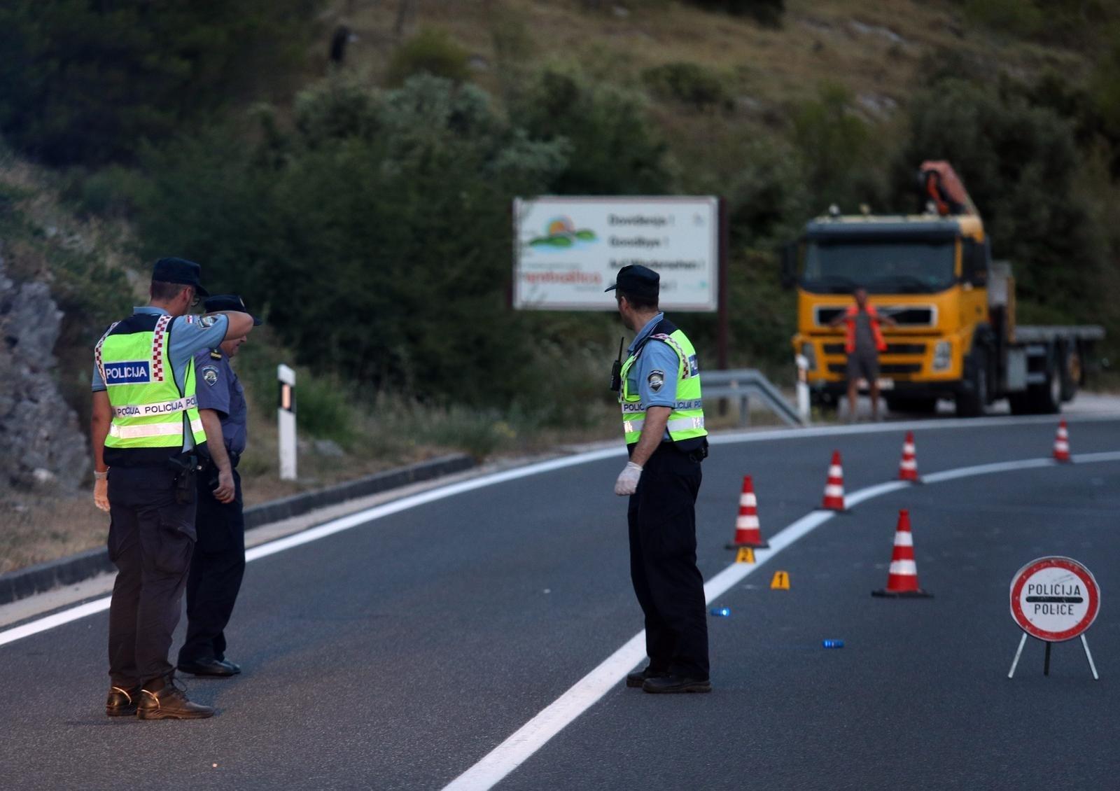 Stravična saobraćajna nesreća: Vozač sletio s ceste i poginuo