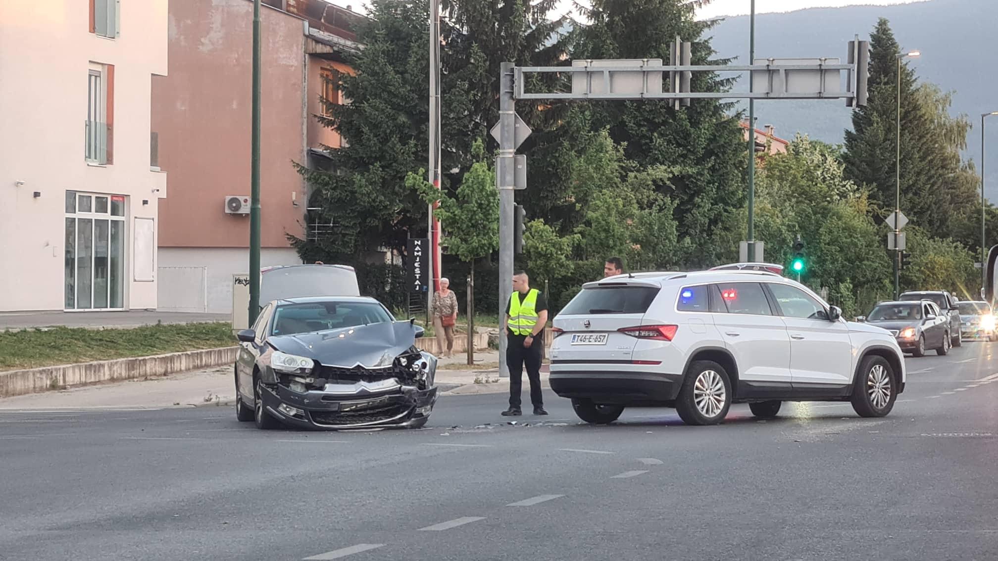 Saobraćajna nesreća na Dobrinji: Povrijeđena jedna osoba