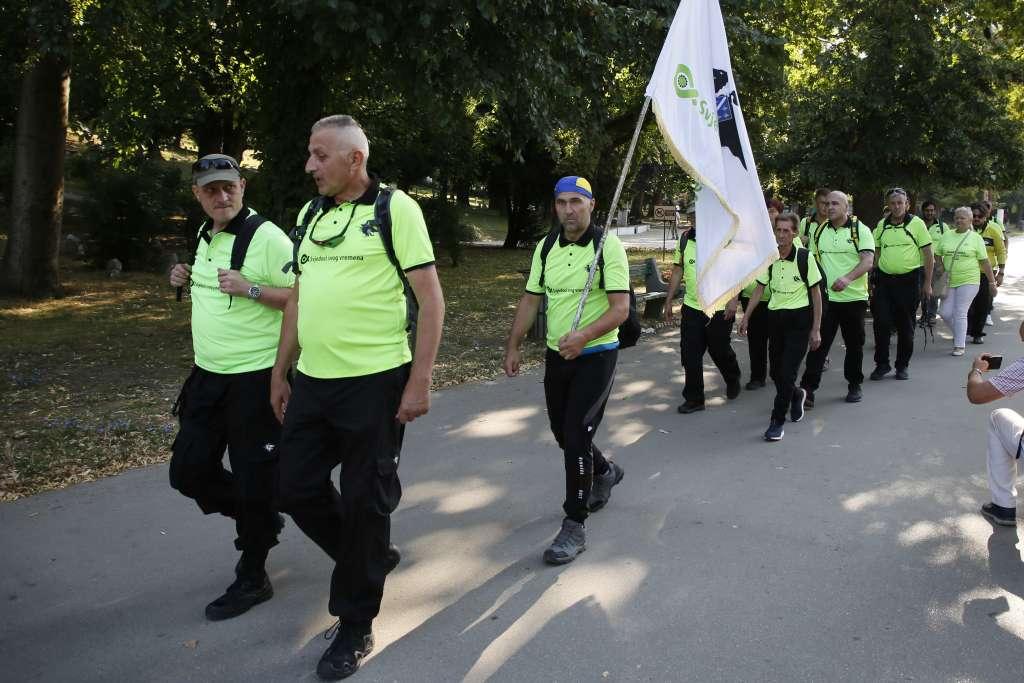 Učesnici Marša mira Sarajevo-Potočari nastavili pohod prema Nezuku