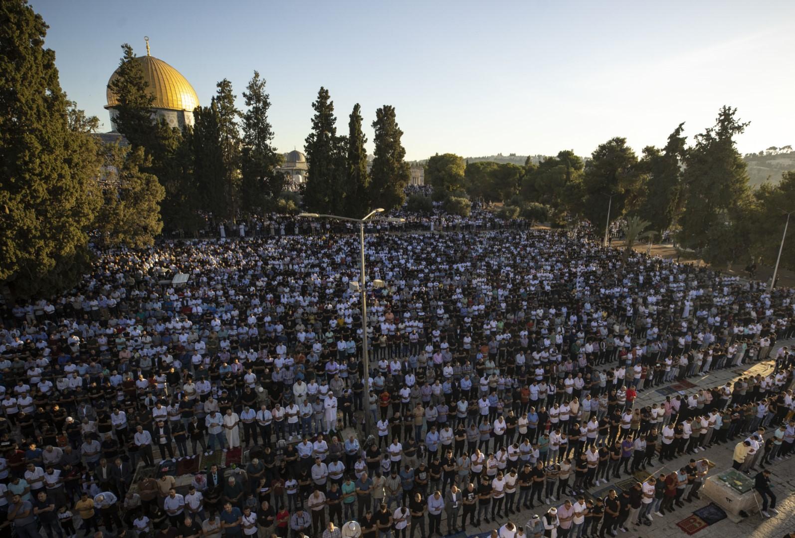 Bajram-namaz u Al-Aksi klanjalo blizu 150.000 vjernika