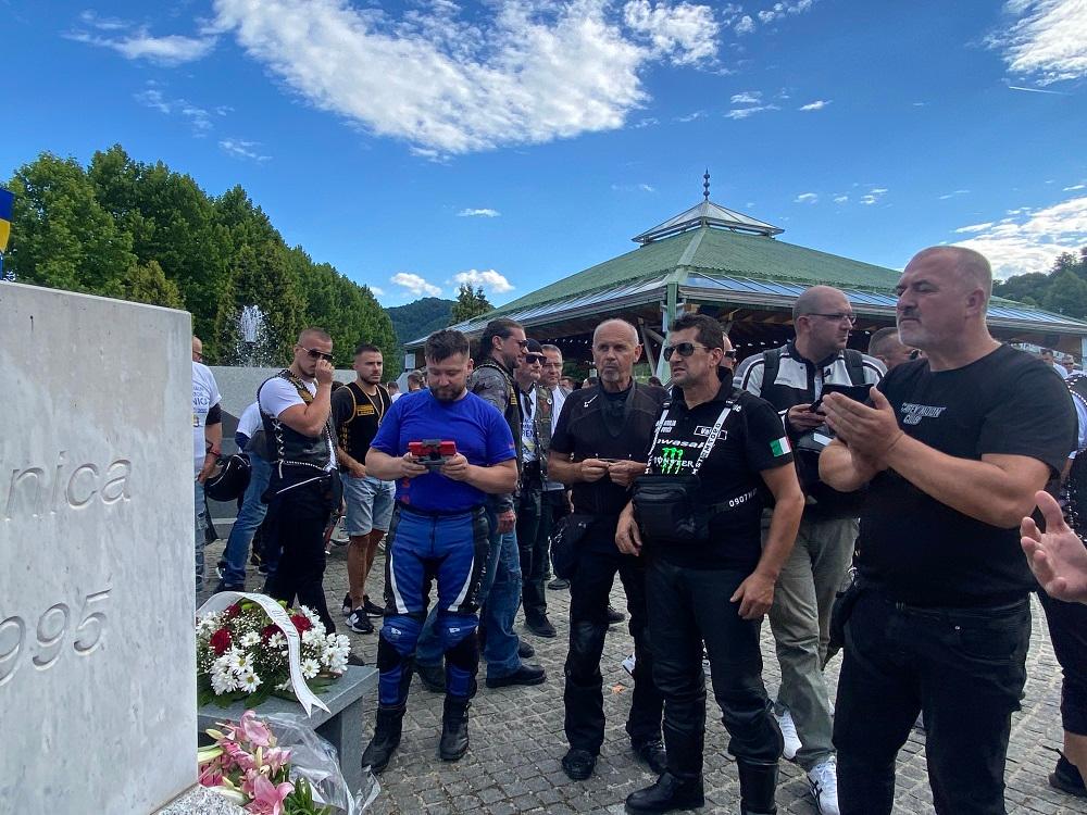 Motoristi odali počast žrtvama genocida u Srebrenici i proučili fatihu