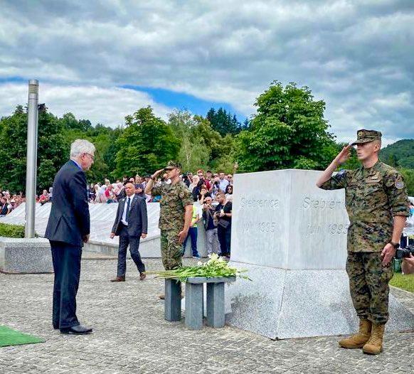 Ambasador Marfi odao počast žrtvama genocida i položio cvijeće na Memorijalni kamen