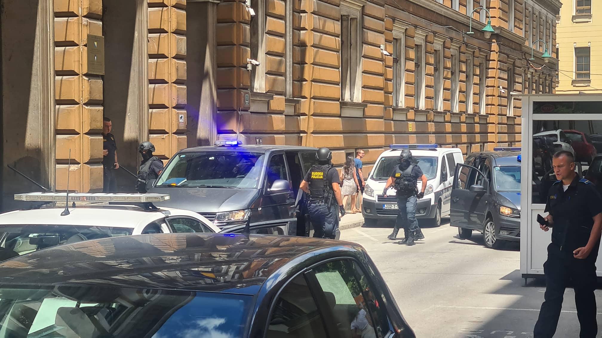 Policijske snage na terenu - Avaz