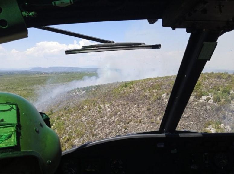 Pogled iz helikoptera na požar - Avaz