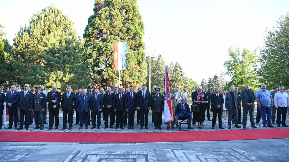 Milanović uručio počasne činove i odlikovanja hrvatskim braniteljima, među odlikovanima i Đuro Matuzović