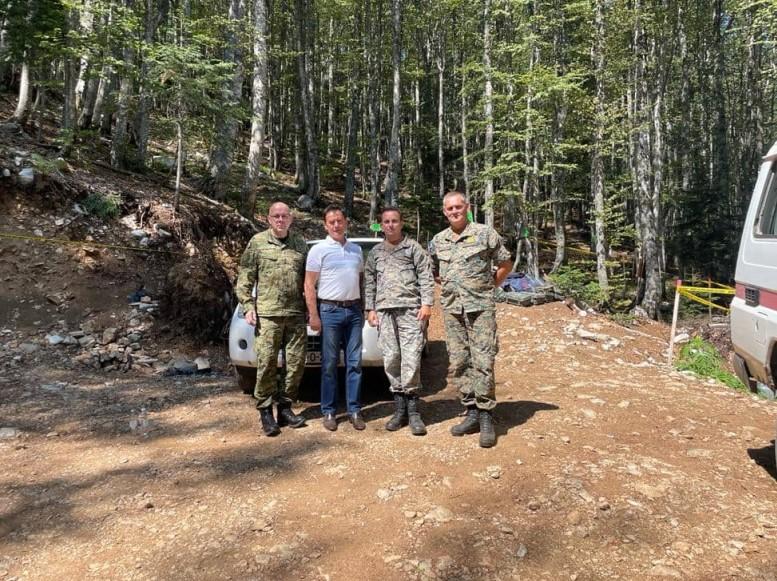 Krešić obišao deminersko radilište u Bosanskom Grahovu